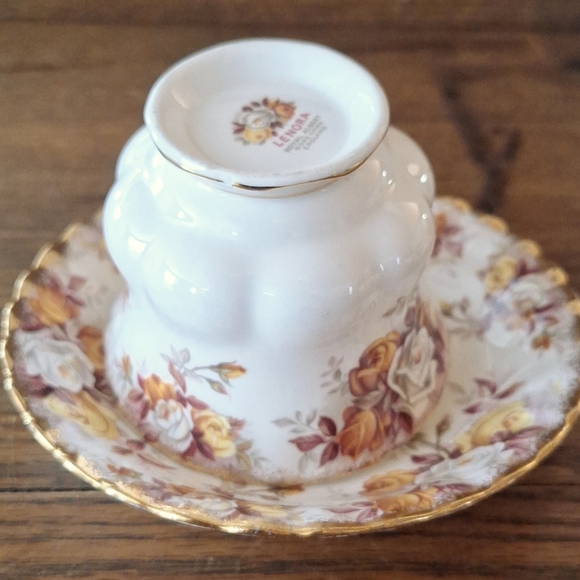 SALE!! ROYAL ALBERT "LENORA" Coffe/ tea cup & saucer - Picture 6 of 6